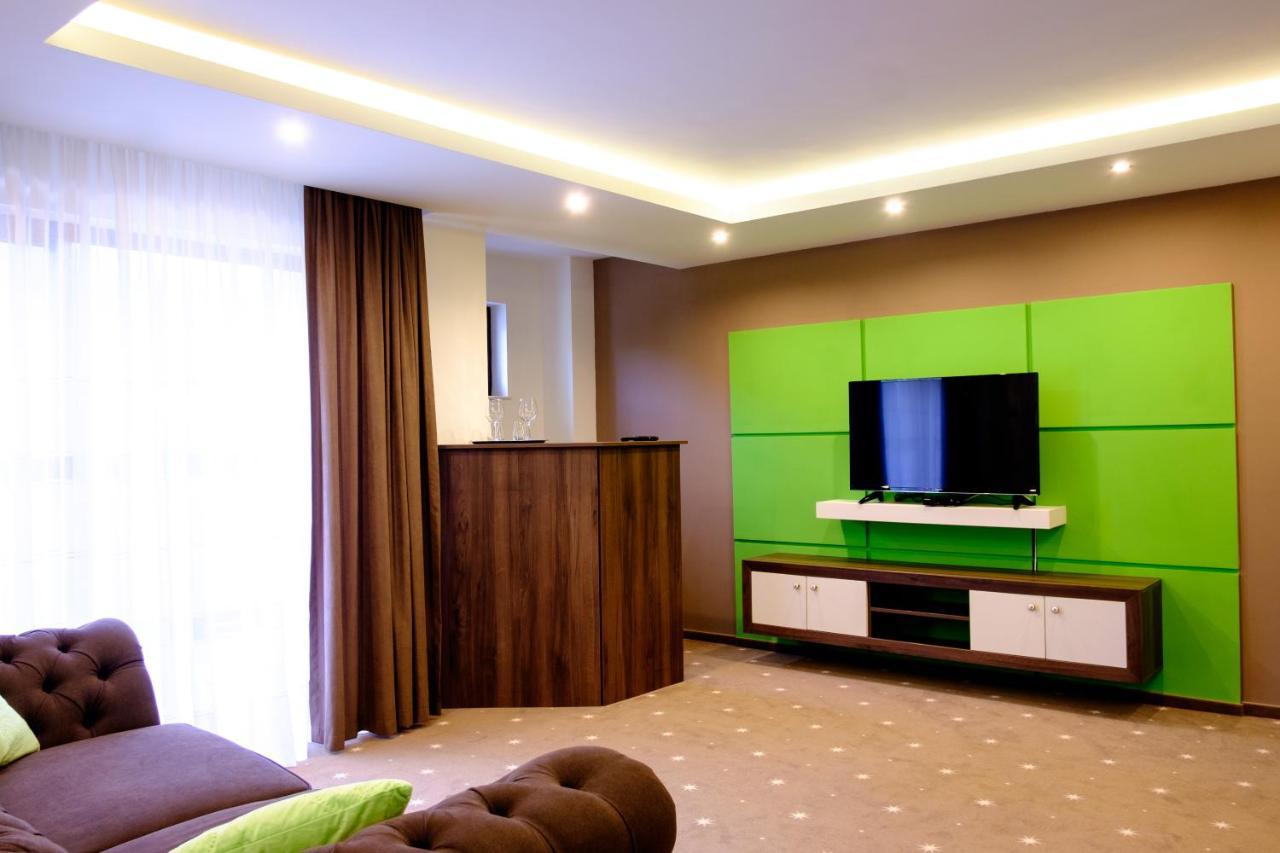 Poezia Hotel Luna