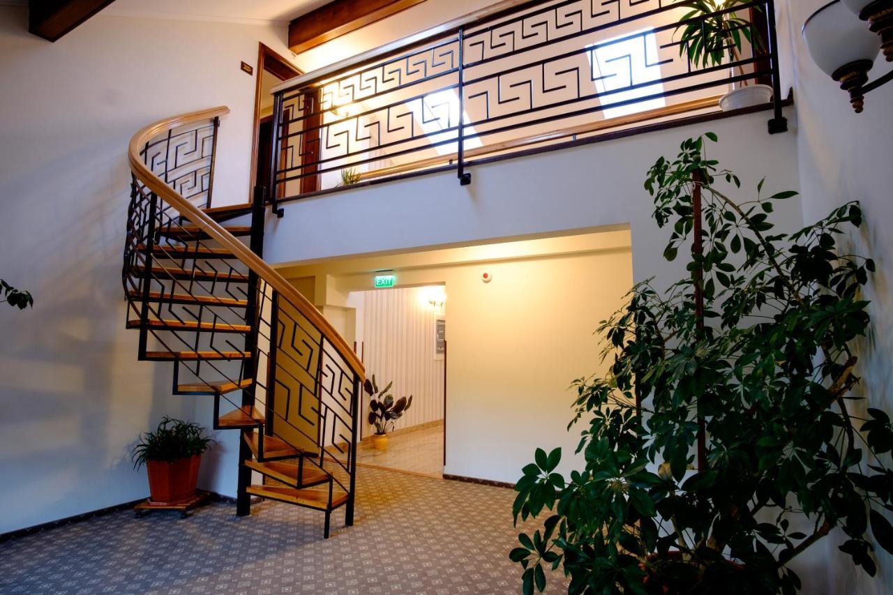 Poezia Hotel *